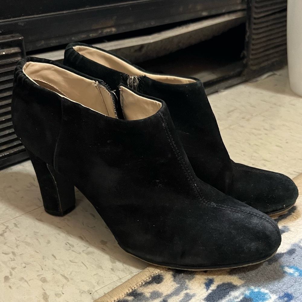Nine West black suede booties